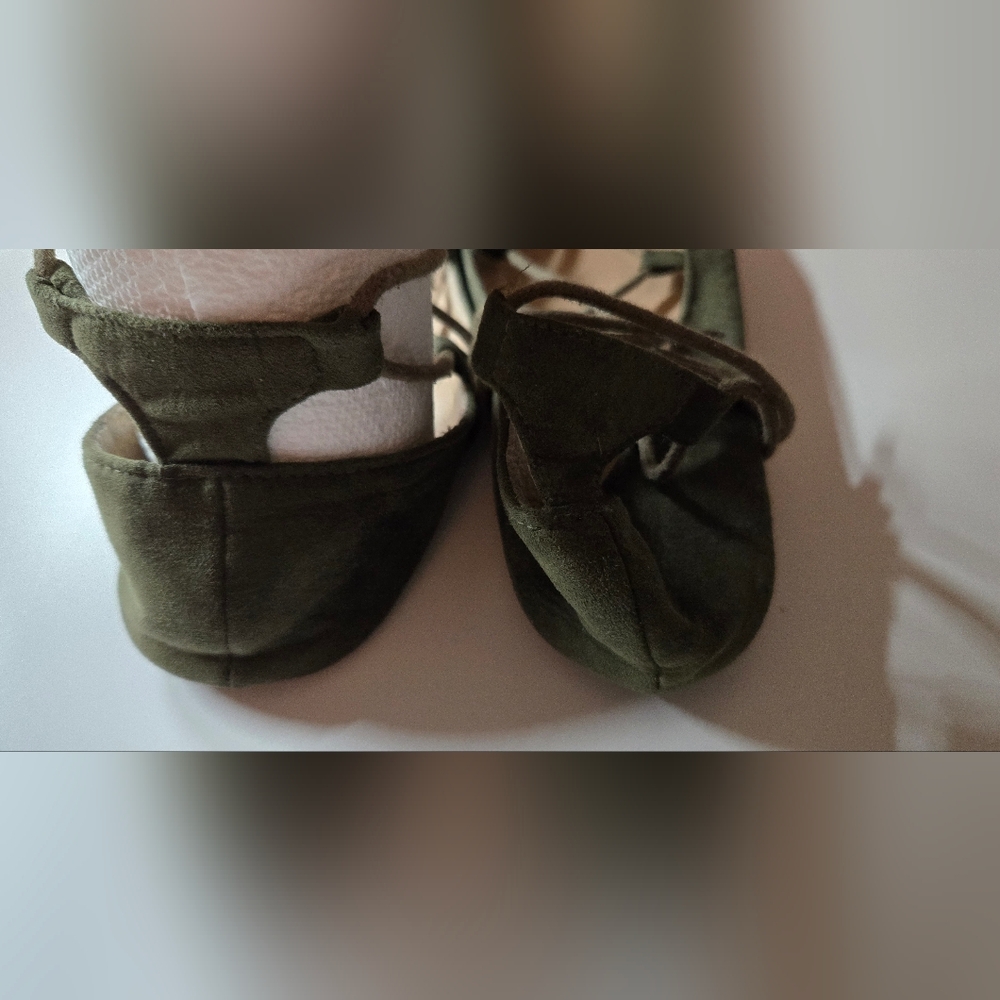 Madden Girl Olive Green Lace Up Flats, So Cute Great Condish. - Picture 3 of 3